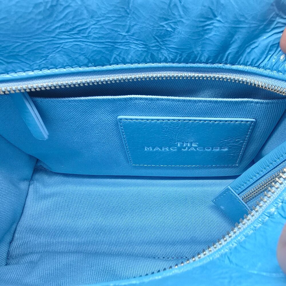 Marc Jacobs The Tote Bag Small Crinkle Patent Leather Air Blue - Picture 8 of 9
